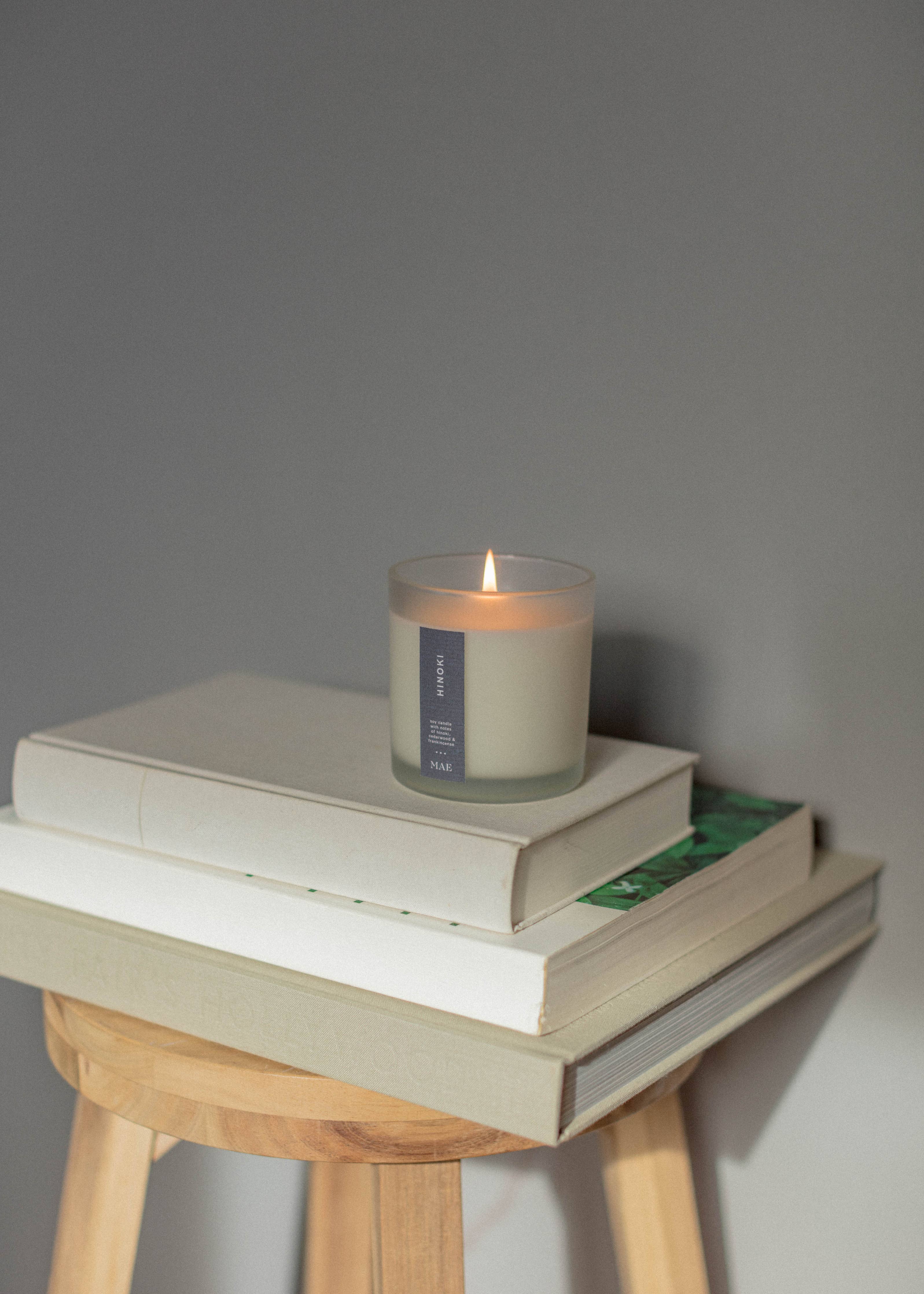 HINOKI CANDLE - 100% SOY AND ESSENTIAL OILS (HAND POURED)