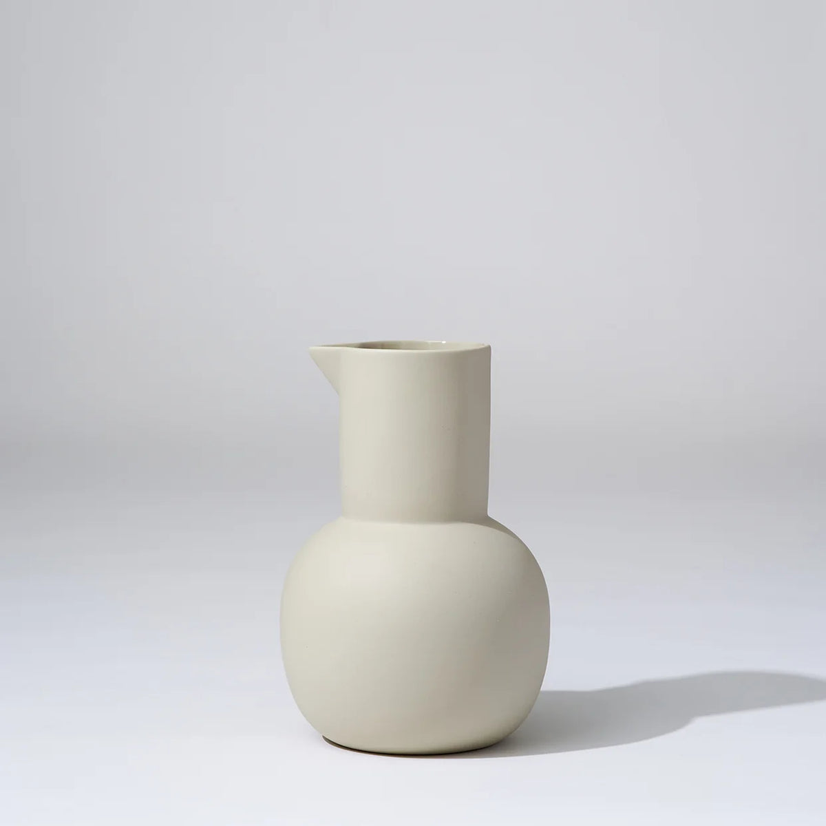 Yala Jug Small, chalk