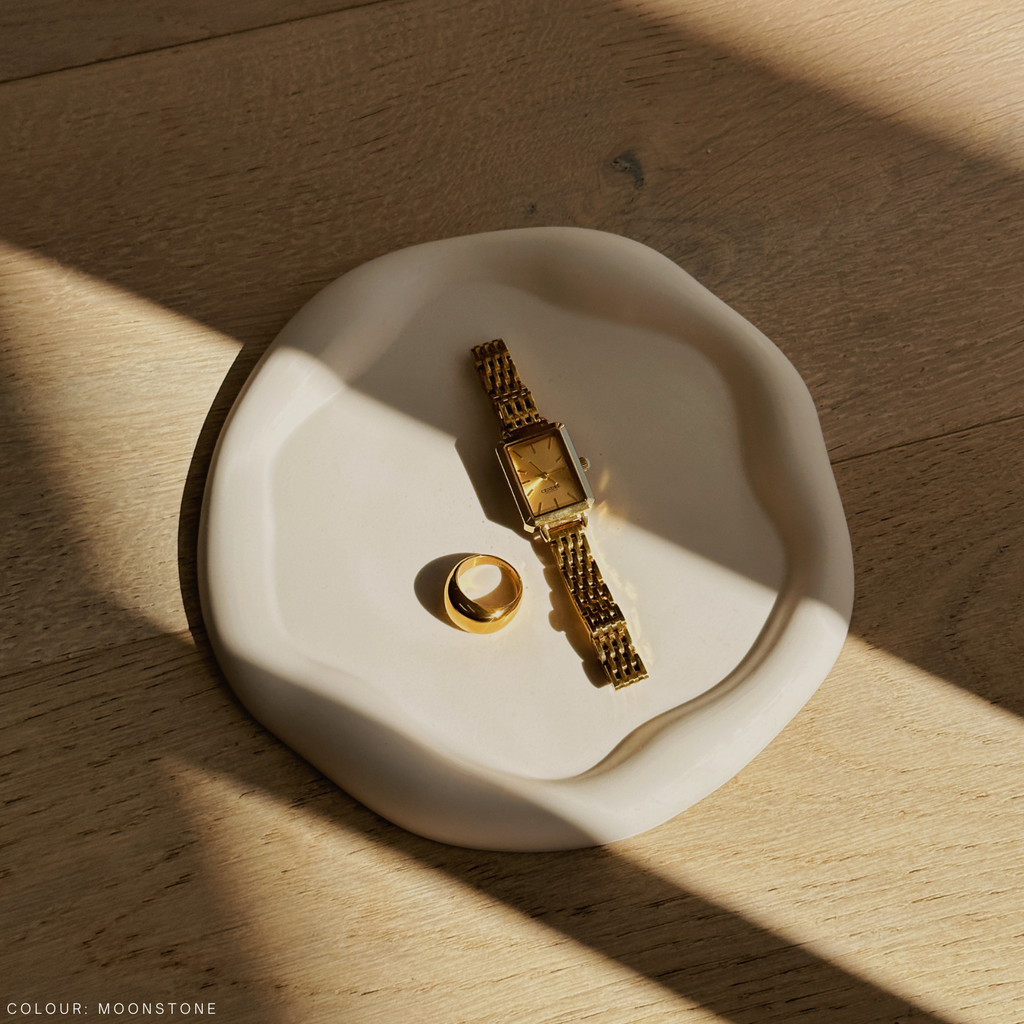 The Esther Dish PREORDER for end March)