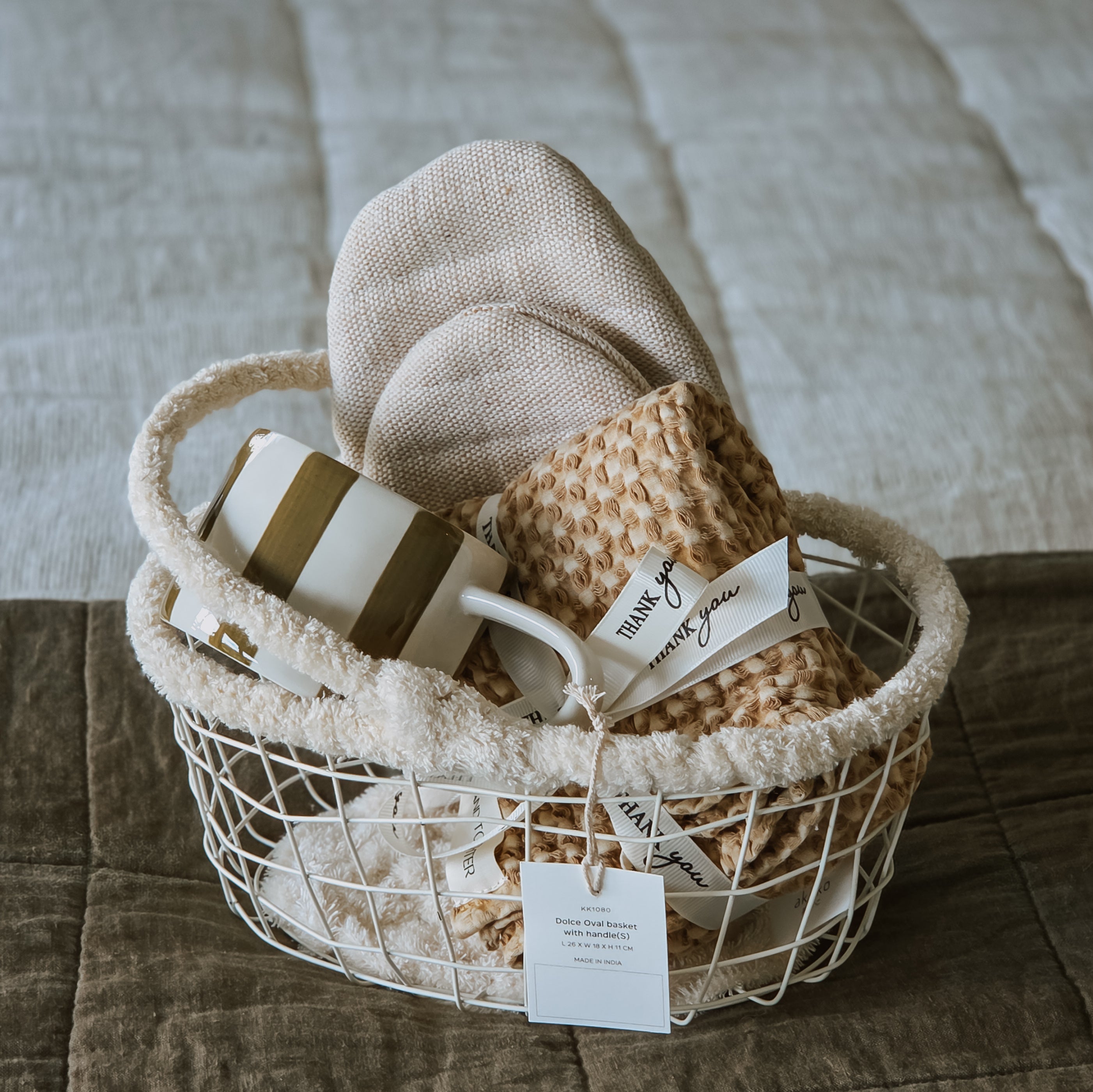 DOLCE OVAL BASKET WITH HANDLE - SMALL